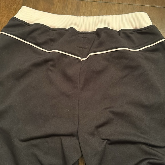 Adidas pants, medium in size Black with a soft pink color details - Picture 5 of 11